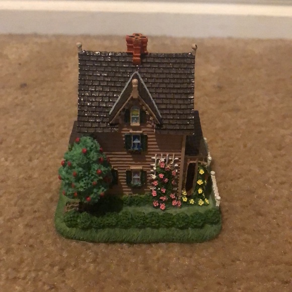 Liberty Falls Collection Village- “The Duckfield Residence“ - Picture 4 of 9